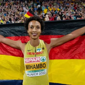 ميهامبو: ترشيحي لرفع العلم في الأولمبياد لا يكفي لمواجهة العنصرية