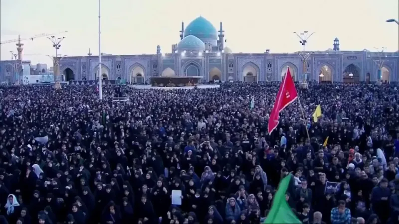فيديو. الرئيس الإيراني الراحل إبراهيم رئيسي يوارى الثرى في ضريح الإمام الرضا في مشهد