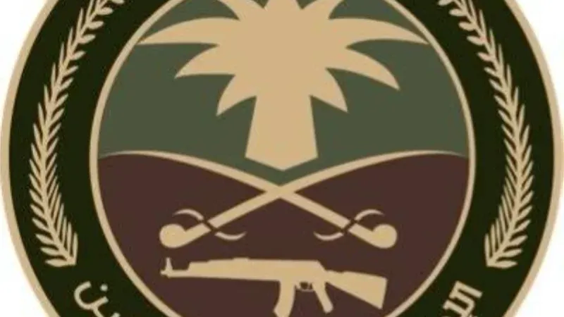 "دوريات المجاهدين" بمحافظة جدة تقبض على شخصين لترويجهما مادة الحشيش المخدر
