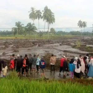 إندونيسيا : وفاة 15 شخصا جراء فيضانات عارمة اجتاحت سومطرة