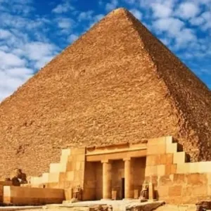 «السياحة والآثار» تنفي اكتشاف هيكل ضخم بالقرب من هرم خوفو الأكبر