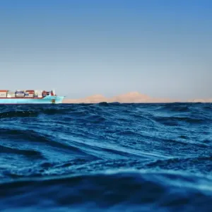 "أمبري": على السفن التجارية في الخليج وغرب المحيط الهندي البقاء في حالة حذر