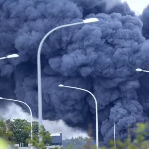 فيديو. حريق كبير يأتي على قسم البضائع في مطار بروكسل
