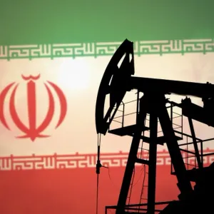 إيران تقر خطة لرفع إنتاج النفط إلى 4 ملايين برميل يوميا
