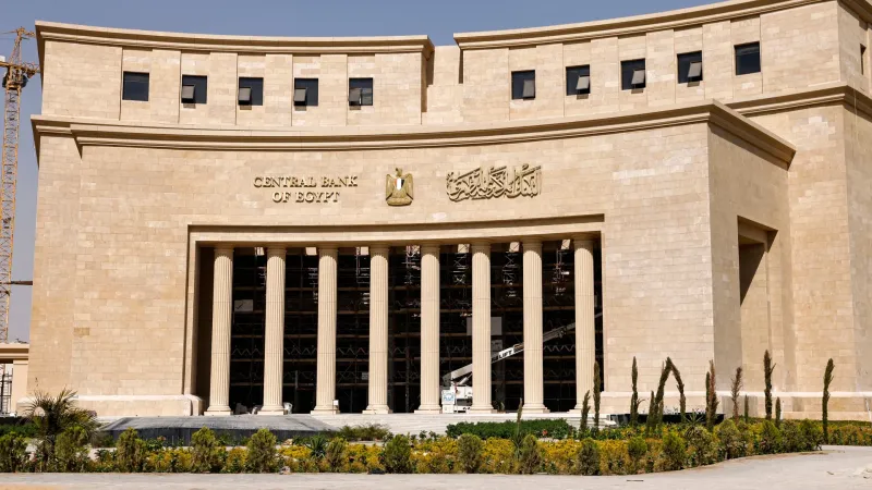 مصر.. لأول مرة في 2024.. البنك المركزي يثبت سعر الفائدة وخبراء يُعلقون