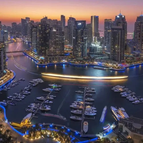 "دبي القابضة" تعيد تمويل قرض بقيمة 30 مليار درهم بسبب ديون مستحقة