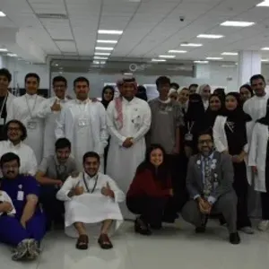 فرق طلابية من السنة التحضيرية بجامعة الخليج العربي يطلقون مبادرات اجتماعية في معرضهم السنوي