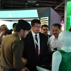 "المدني" يستعرض روبوتًا توعويًا بـ 96 لغة في معرض ملتقى إعلام الحج