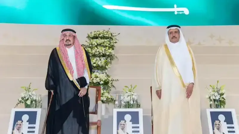 أمير الرياض يرعى حفل تخريج دفعة جديدة من طلبة الدراسات العليا بجامعة الفيصل