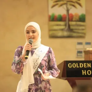 ملاك الحنبلي.. طالبة جامعية من نابلس تتضامن مع طلبة غزة بـ"دروس مصورة"
