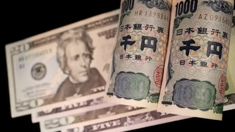 مكاسب قوية للدولار وتحذير من تدخل حكومي لإنقاذ الين الياباني