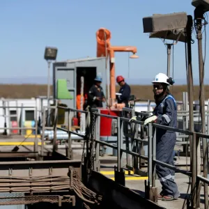 إضراب يهدد قطاع النفط والغاز في الأرجنتين بالشلل