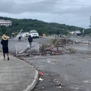فيديو. وسط تعزيزات أمنية مكثفة.. السكان يجوبون شوارع كاليدونيا الجديدة