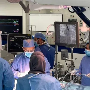 المستشفى السلطاني ينجح في استخراج كتلة جرثومية من قلب مريضة