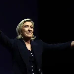 "الانتخابات المبكرة في فرنسا: عندما أصبح ما لا يمكن تصوره ممكنا" - الغارديان
