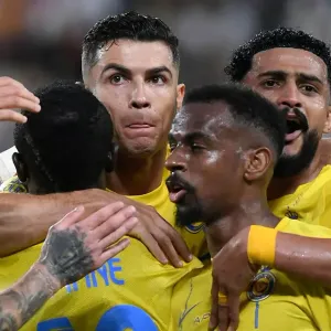 النصر يهزم الخليج ويضرب موعداً مع الهلال في النهائي