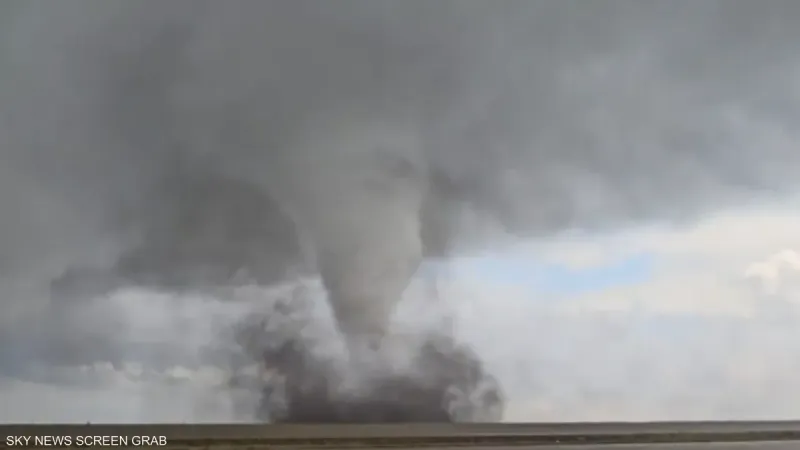 فيديو يرصد تحرك إعصار مخيف عبر ولاية أميركية