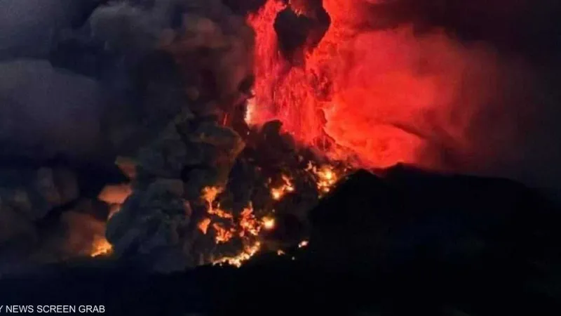 عبر "𝕏": فيديو.. رماد بركان ثائر يغلق مطارا في #إندونيسيا  #سكاي_اونلاين