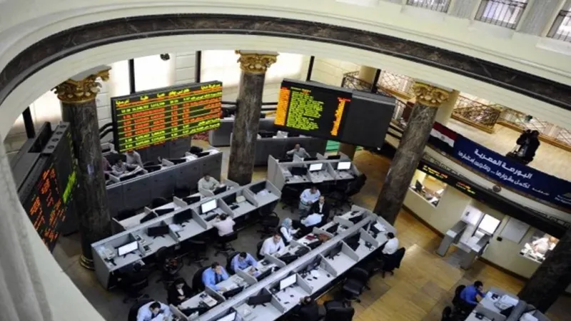 ضغوط بيعية مؤسساتية تهبط ببورصة مصر 4.86% بخسائر سوقية 77 مليار جنيه