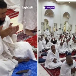 دعاء وبكاء.. شاهد: لقطات للحجاج بعد دخولهم مسجد نمرة في مشعر عرفات