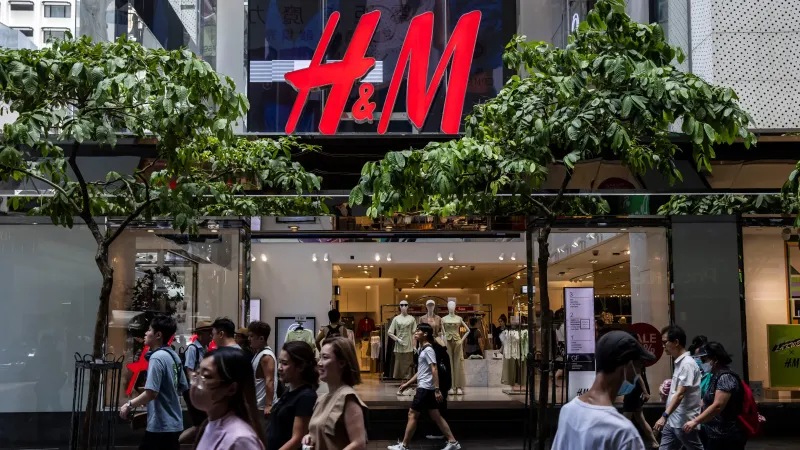 أسهم H&M السويدية تقفز مع تسجيلها لأرباح تفوق التوقعات في الربع الأول 2024