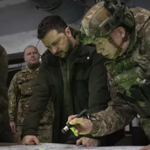 زيلينسكي يلتقي بكبار القادة العسكريين في خاركيف
