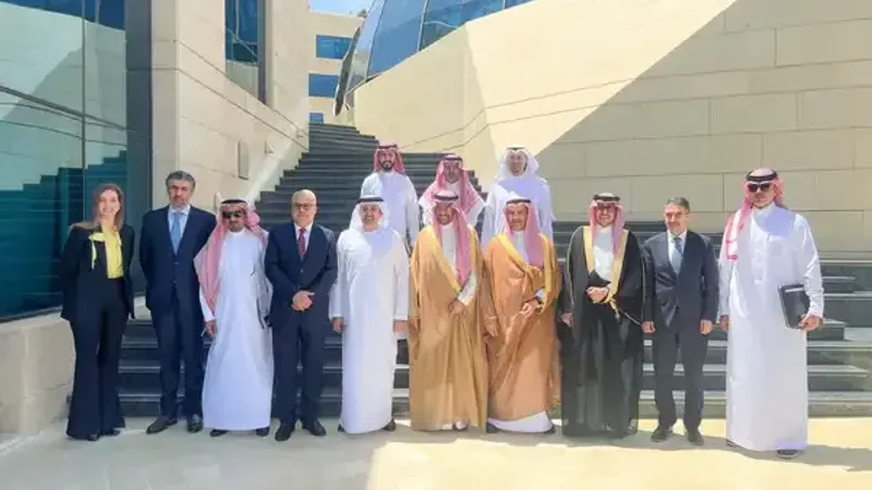 وزير الصناعة والثروة المعدنية يزور الشركة العربية للتعدين في الأردن