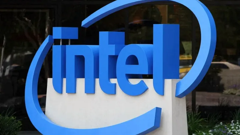 سهم Intel يقفز إثر خطة تسمح بالتمويل الخارجي