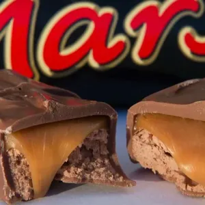 ما حقيقة وجود شوكولاتة "مارس" غير الحلال بالأسواق؟