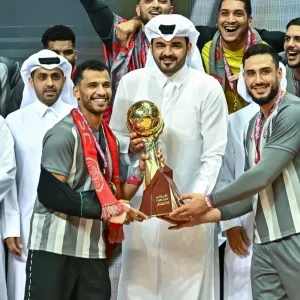 رئيس اللجنة الأولمبية القطرية يتوج الدحيل بطلاً لكأس الأمير لكرة اليد