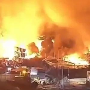 مراسلة RT: حريق المصنع في محافظة الخليل لا يزال مشتعلا منذ 16 ساعة (صور + فيديو)