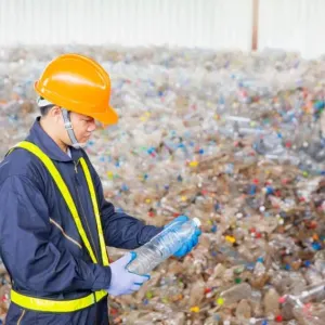 «إي أي إيرث أكشن»: النفايات البلاستيكية خطر على النظام البيئي