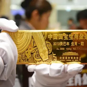"يشترونه وكأن نهاية العالم غدا".. ماذا يفعل الصينيون بأسعار الذهب ؟