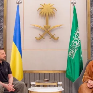 ولي العهد السعودي يبحث مع زيلينسكي تطورات الأزمة الأوكرانية الروسية