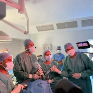 لأول مرة في تونس: عملية استئصال ورم في قاعدة الدماغ بالمنظار، عن طريق الأنف