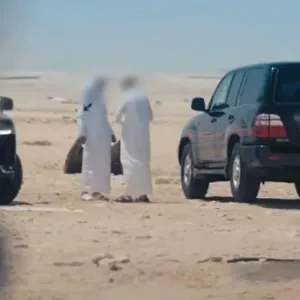 بالفيديو| القبض على رجل أثناء بيعه مواد مخدرة في قطر