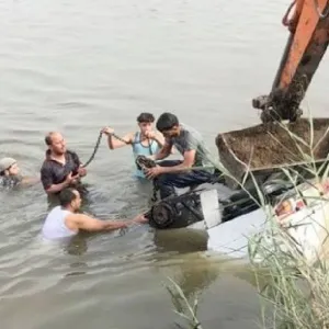 سقوط «ميكروباص» بنهر النيل على متنه 26 فتاة مصرية