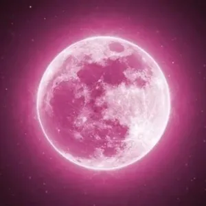 ماذا تعرف عن "القمر الوردي" الذي يضيء سماء الإمارات؟