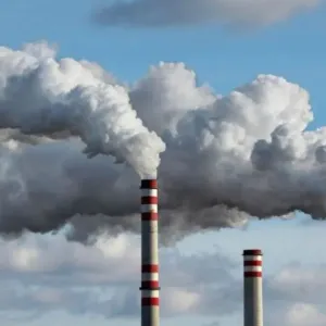 باحثون: غالبية انبعاثات ثاني أوكسيد الكربون مصدرها 57 منتجاً للوقود الأحفوري والأسمنت