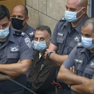 الاحتلال يواصل عزل المعتقل يعقوب قادري منذ 32 شهراً