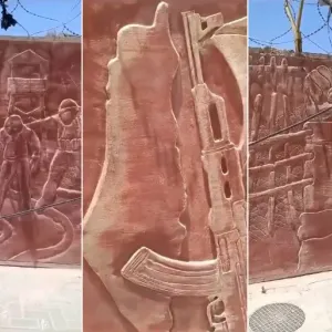 جدارية تجسد المقاومة الفلسطينية تذهل جنديا إسرائيليا في معبر رفح