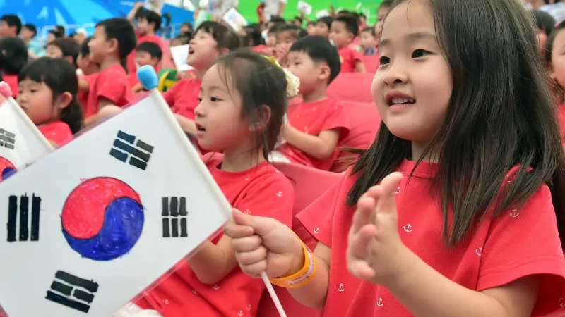 شركة كورية تمنح موظفيها مكافأة 75 ألف دولار عن كل طفل ينجبونه