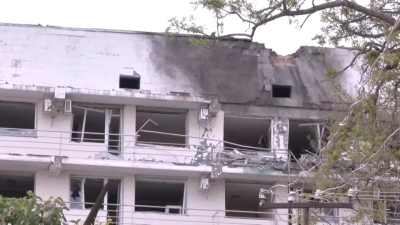 شاهد: قصف روسي لميكولايف بطائرات مسيرة يُلحق أضرارا بفندقين ومنشأة للبنية التحتية