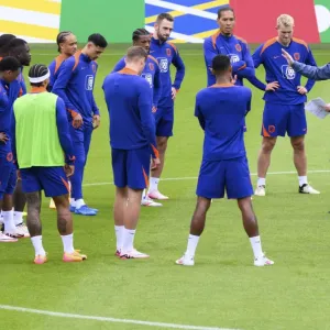 «كأس أوروبا»: قلق في هولندا وبولندا قبل مواجهتهما بسبب الإصابات