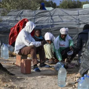 تونس: إجلاء قسري لمئات المهاجرين المتحدّرين من جنوب الصحراء من مخيّمات في العاصمة