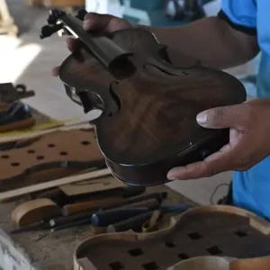 صور.. سكان أصليون في الأمازون يشتهرون بتصنيع آلات موسيقية
