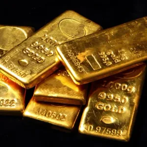 الذهب يستقر مع تضاؤل توقعات خفض الفائدة الأميركية
