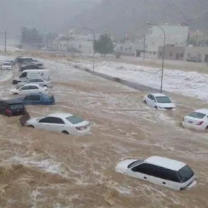 السيول في سلطنة عمان تتسبب في 9 وفيات والبحث عن 8 آخرين (فيديو)