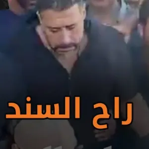 راح السند.. انهيار أحمد السعدني من البكاء بعد دفن والده  في مشهد مؤثر 💔