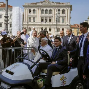 بابا الفاتيكان: الديمقراطية في حالة سيئة